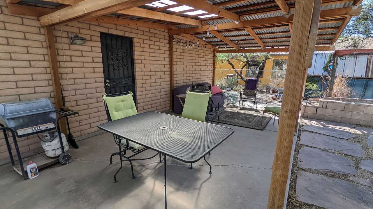 1344 W Delaware St - Photo 7 of 30