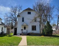 512 E Maple St - Photo 1 of 1