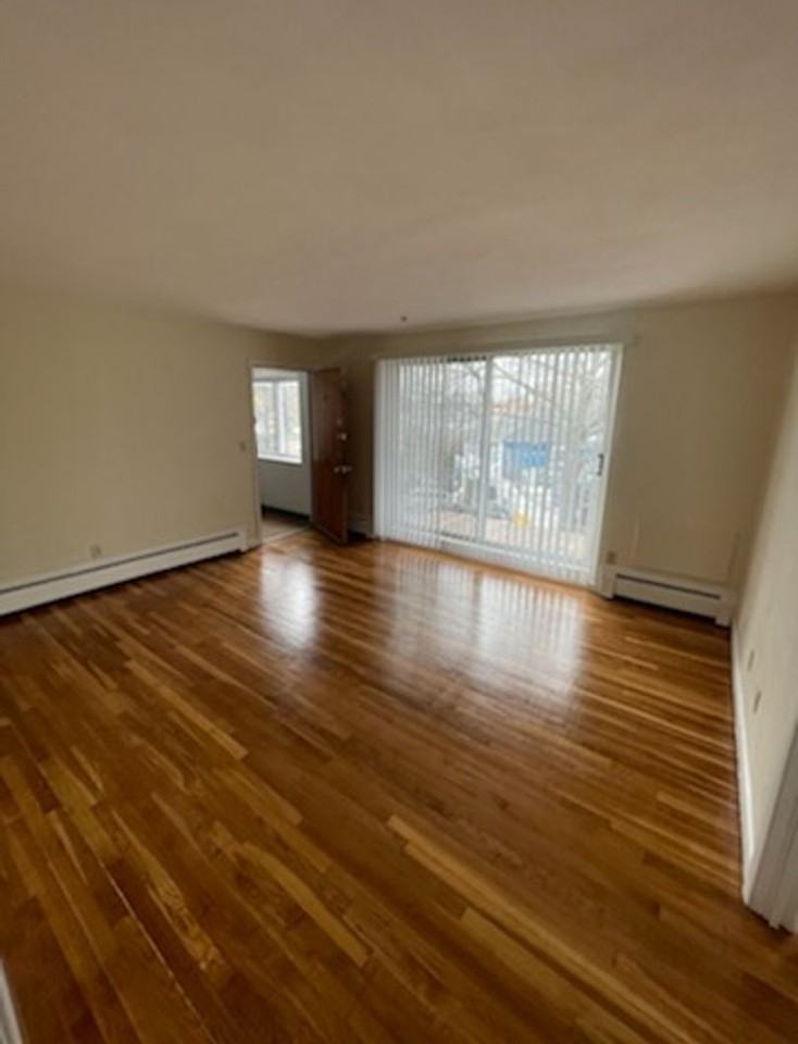 731-733 - 2 Bedroom units with Utilities included! - Photo 3 of 8