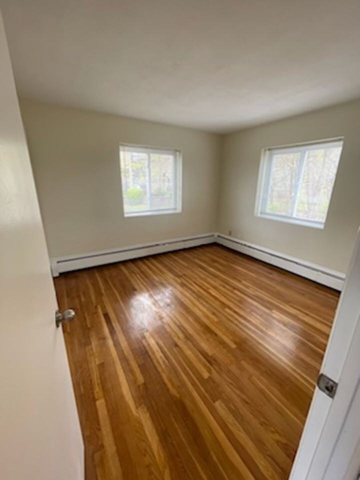 731-733 - 2 Bedroom units with Utilities included! - Photo 4 of 8