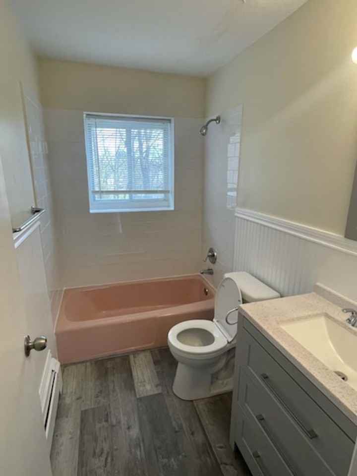 731-733 - 2 Bedroom units with Utilities included! - Photo 7 of 8