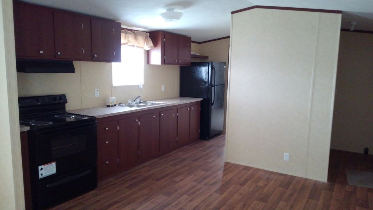 176 Tower Ln - Photo 3 of 7