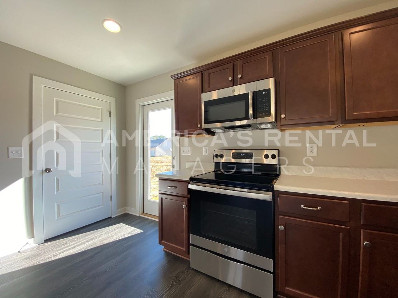 2815 Allison Mill Rd - Photo 7 of 37