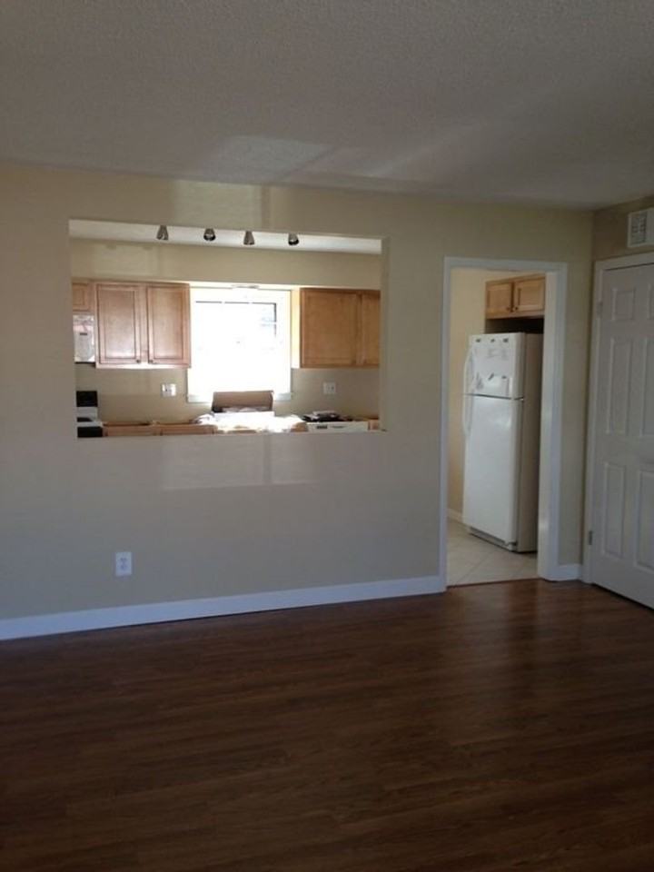 2303 Glenoak Dr - Photo 2 of 21