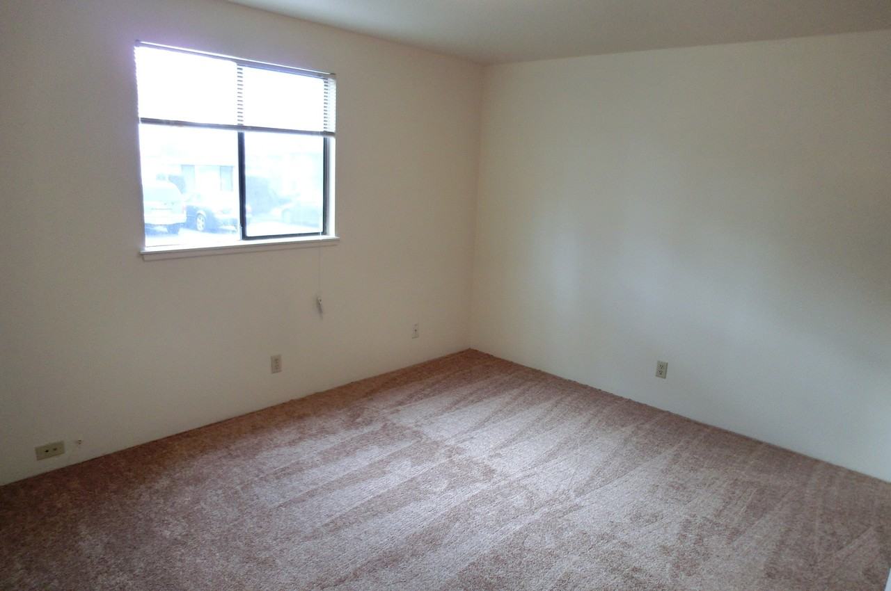 440 Ne Silverwood Pl - Photo 4 of 6