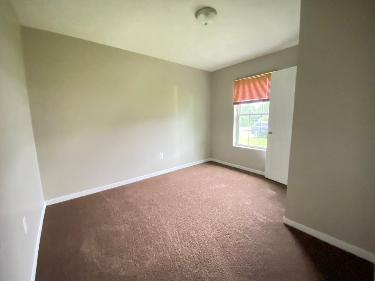 1158 Rosella Dr - Photo 3 of 8