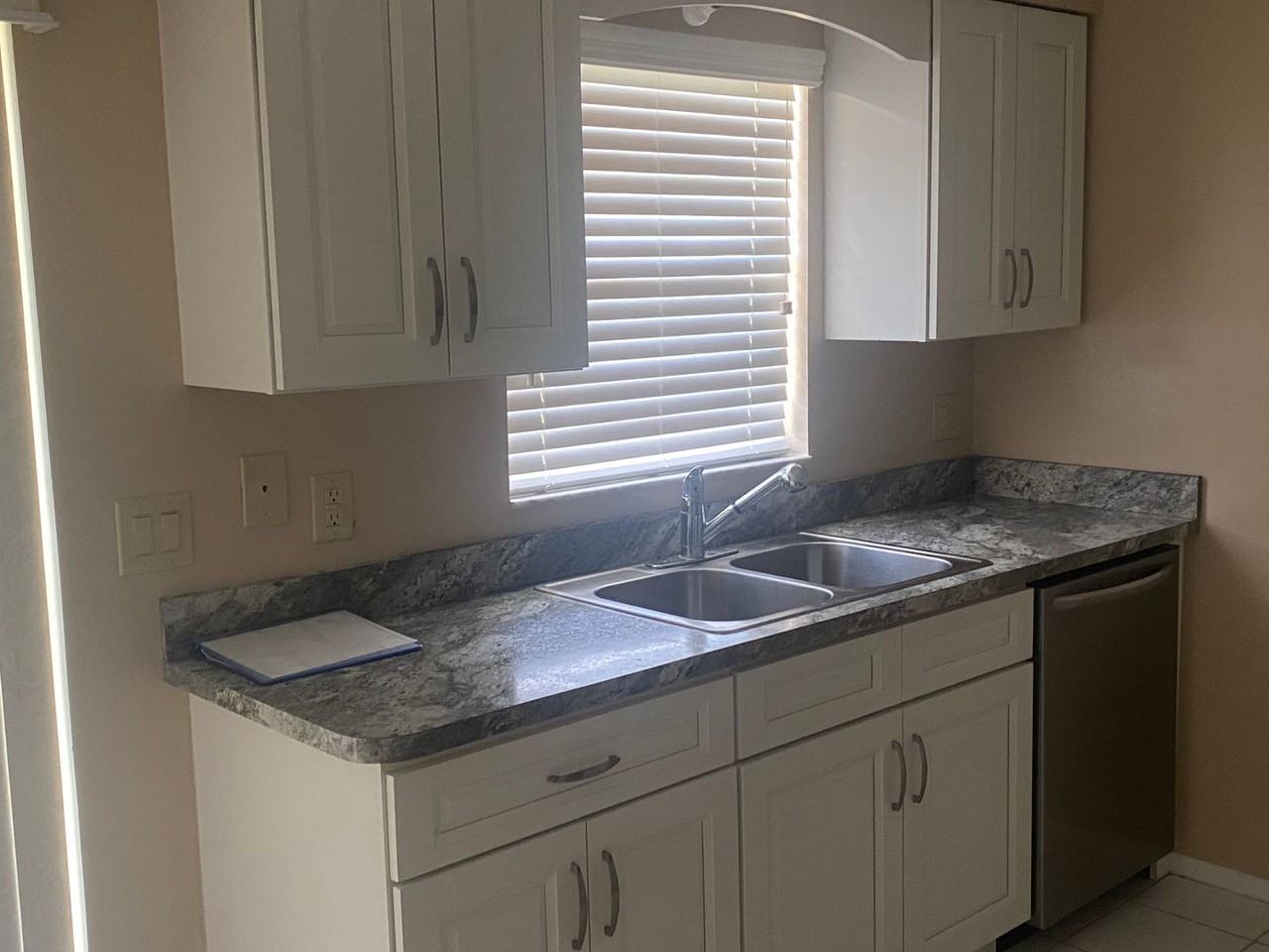 98 Pinata Ct - Photo 3 of 6