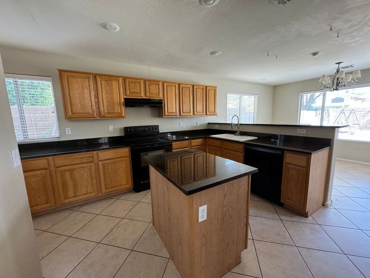 440 W Calle Monte Vis - Photo 5 of 21