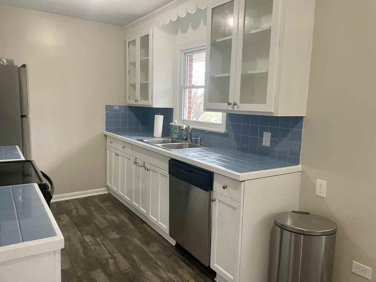 512 Oakridge Blvd - Photo 3 of 16