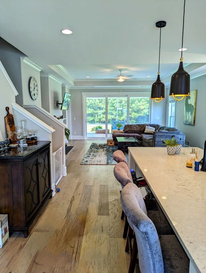 330 Summerhouse Dr - Photo 2 of 35