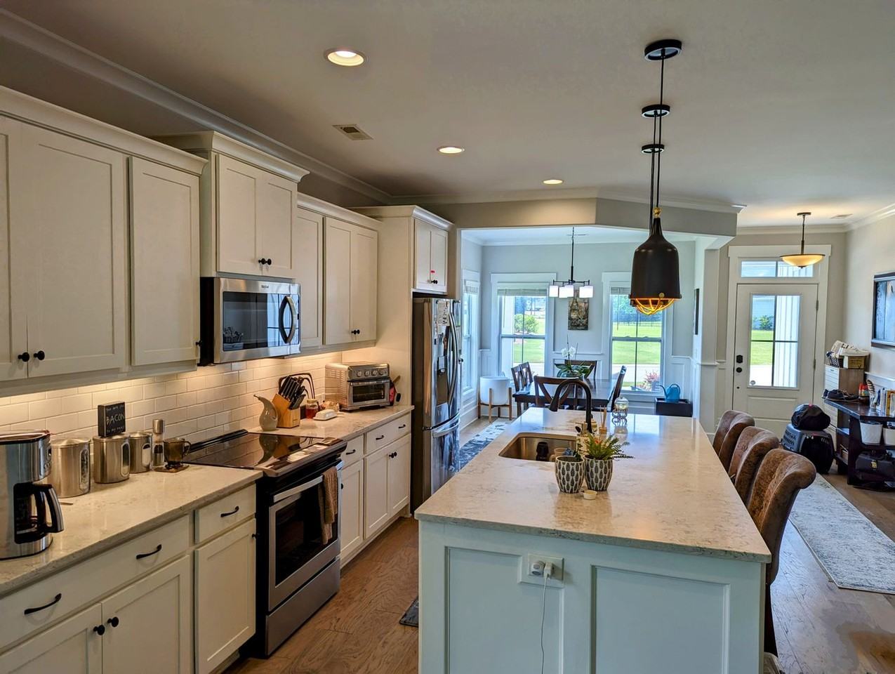 330 Summerhouse Dr - Photo 4 of 35