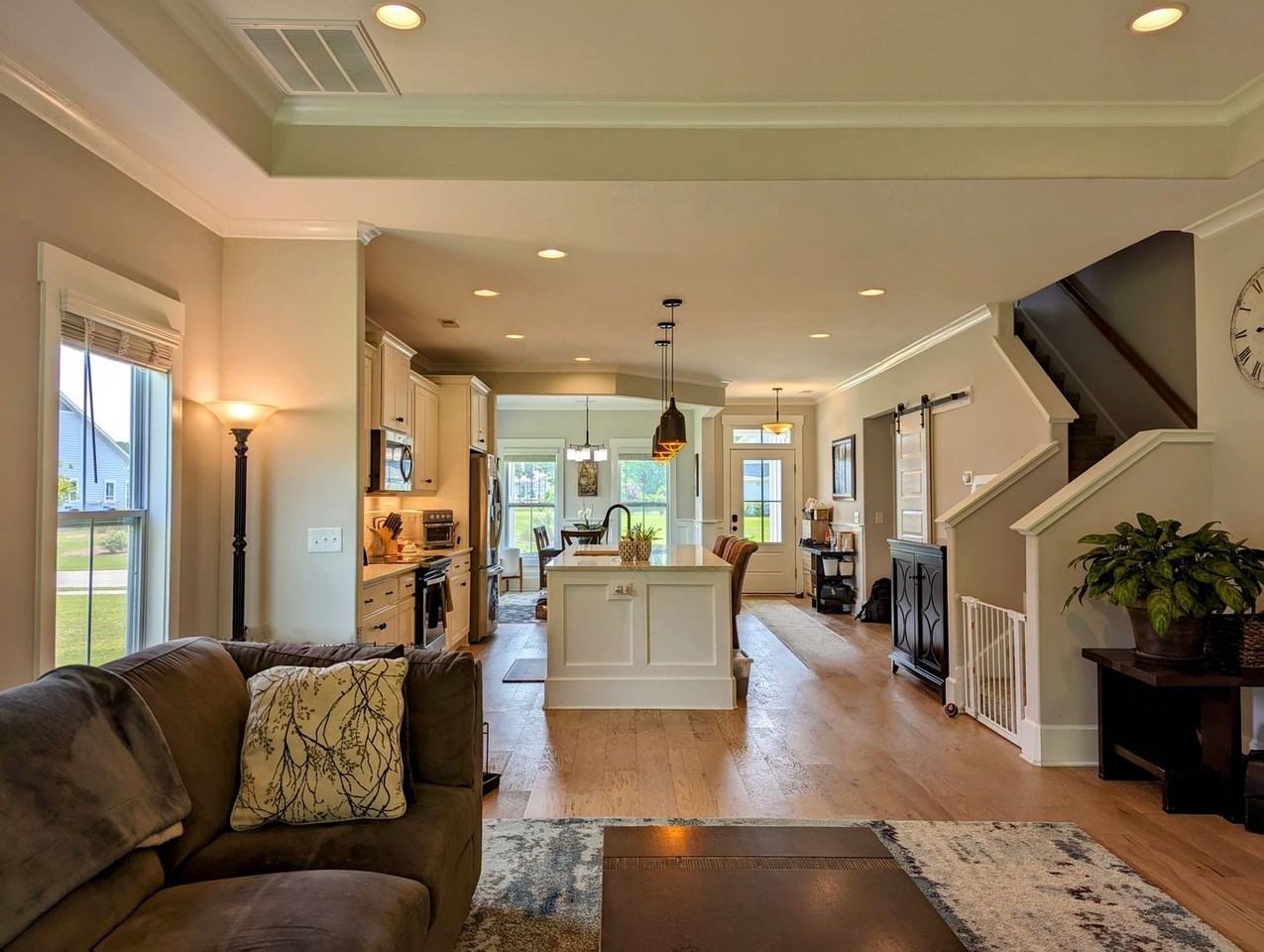 330 Summerhouse Dr - Photo 7 of 35