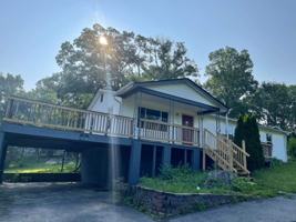 featured image of 978 Oak Dr