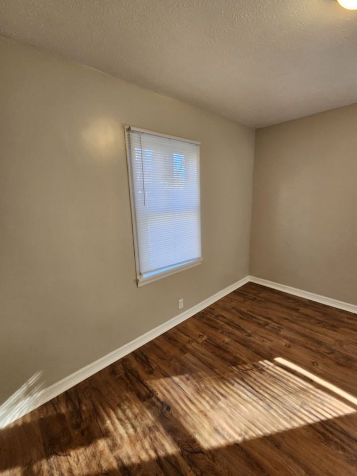 430 S Armstrong St - Photo 5 of 10