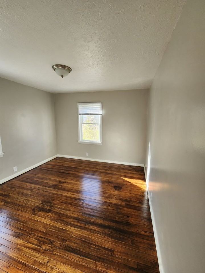 430 S Armstrong St - Photo 6 of 10