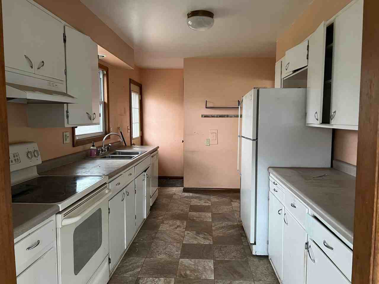 506 Meadow St - Photo 3 of 12