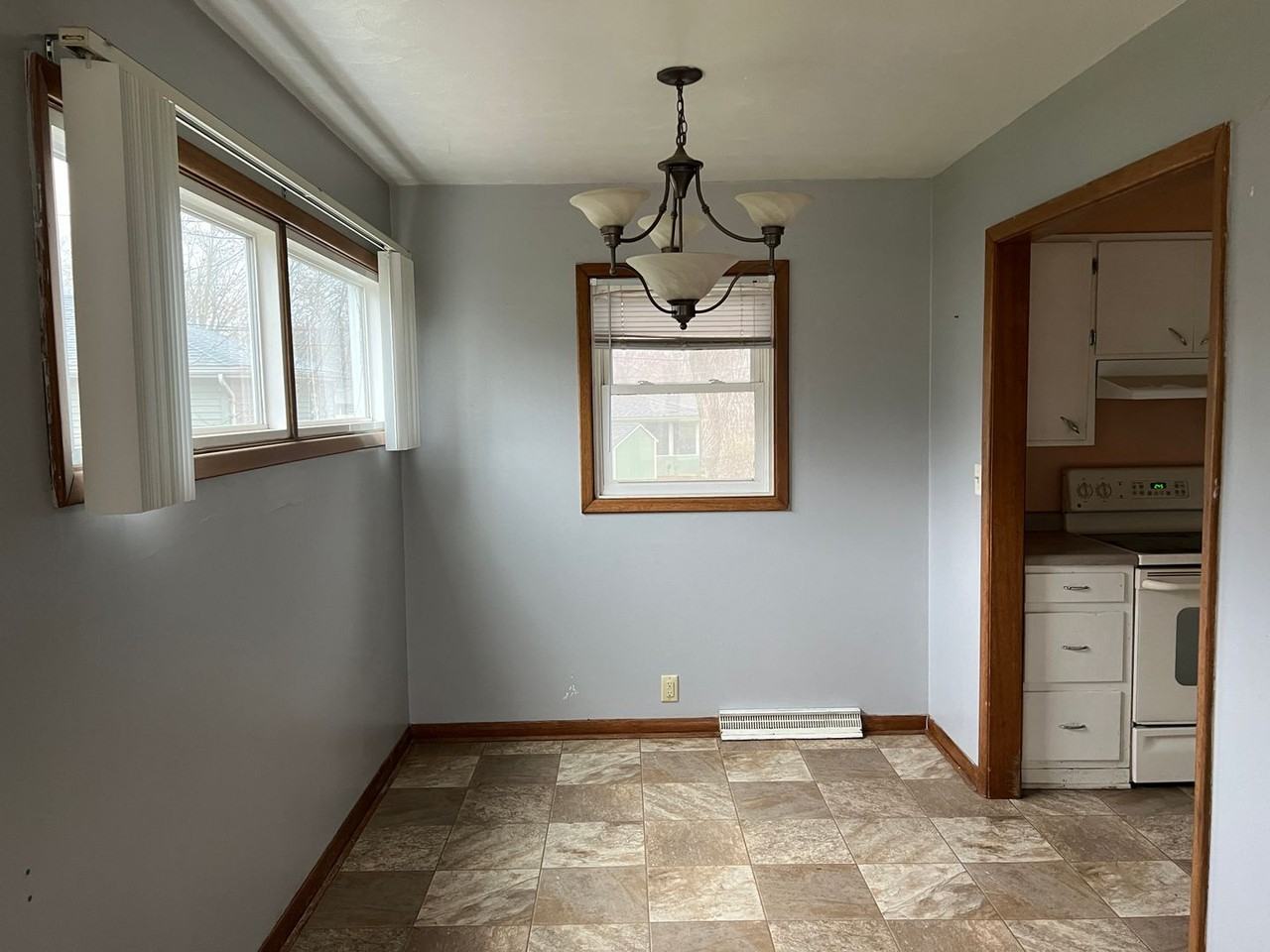 506 Meadow St - Photo 4 of 12