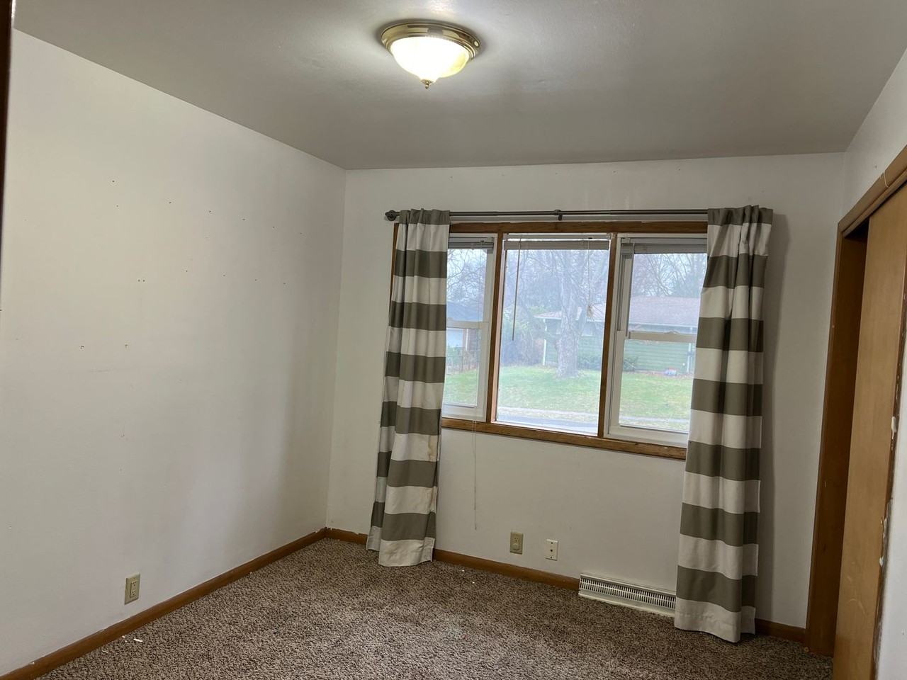 506 Meadow St - Photo 6 of 12