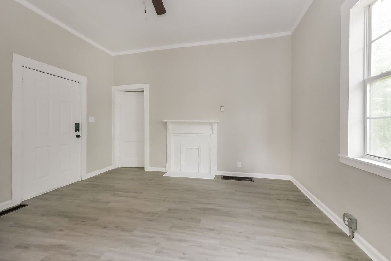 725 Williams St - Photo 3 of 19