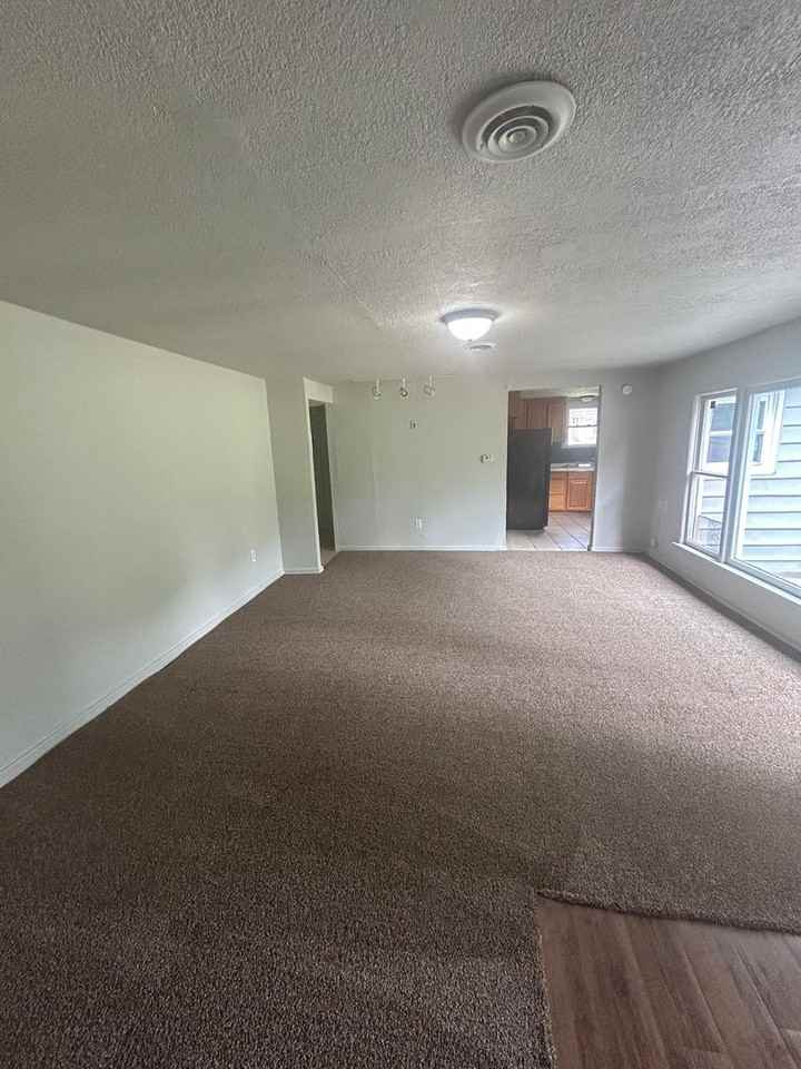 2806 Rousseau Ave - Photo 2 of 8