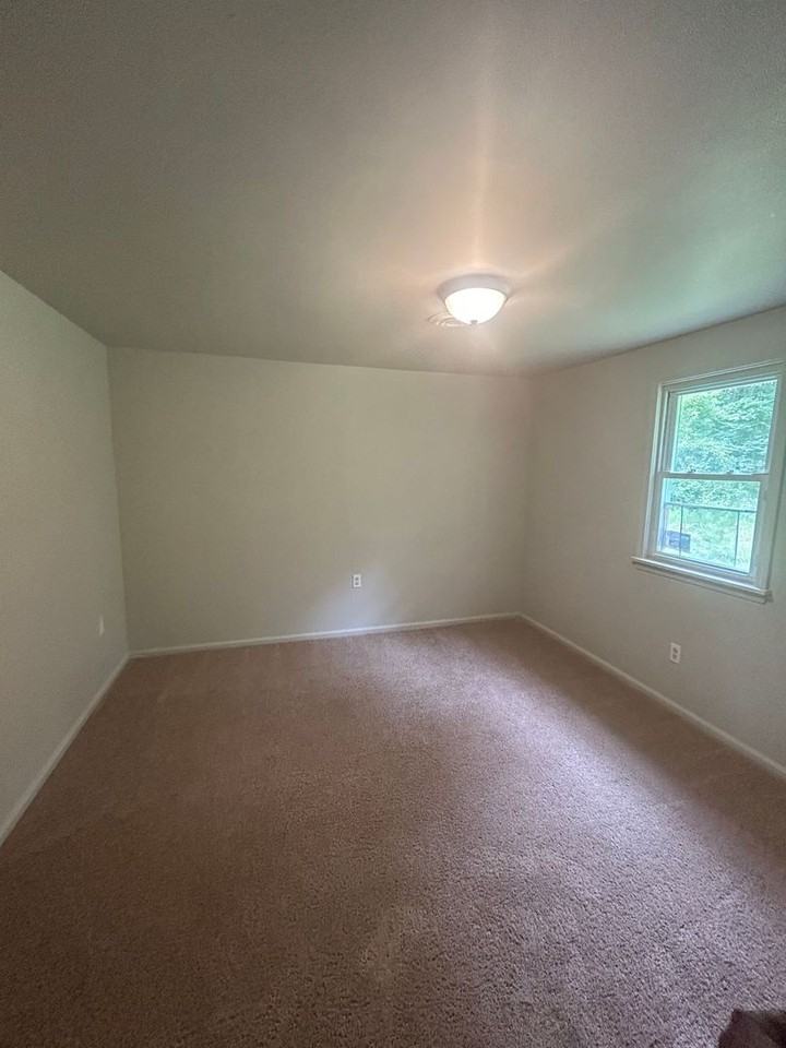 2806 Rousseau Ave - Photo 5 of 8