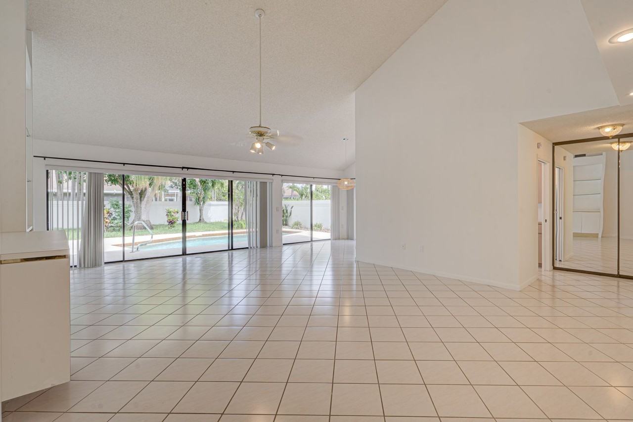 223 E River Park Dr - Photo 7 of 33