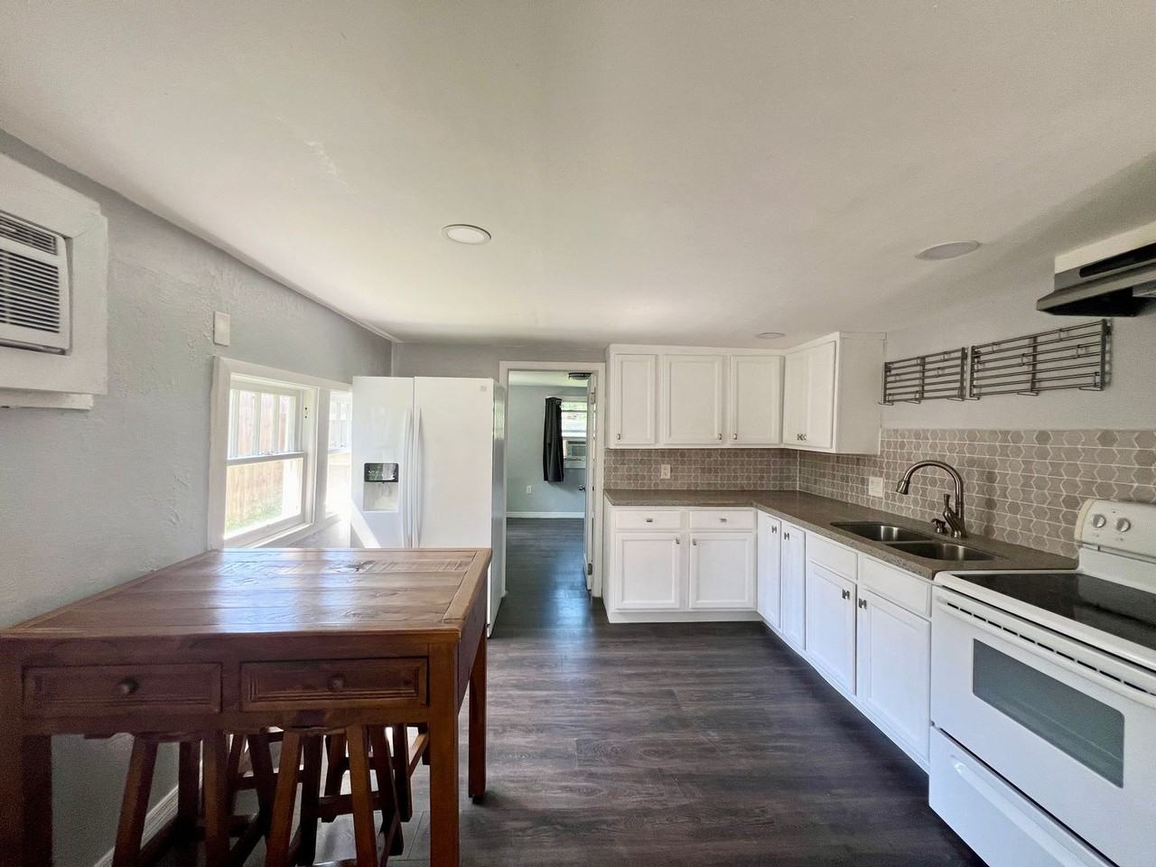 Manatee - Photo 3 of 19