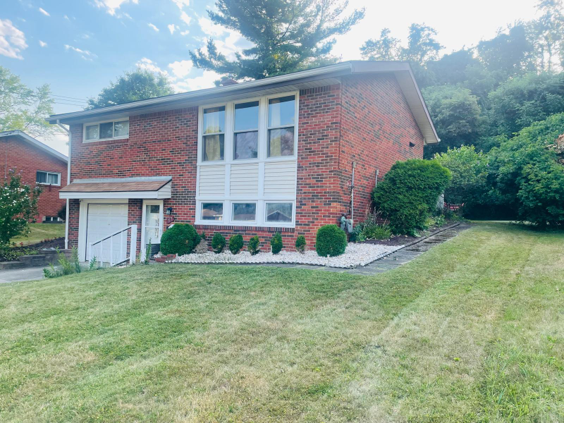 717 Greenleaf Dr - Photo 2 of 22