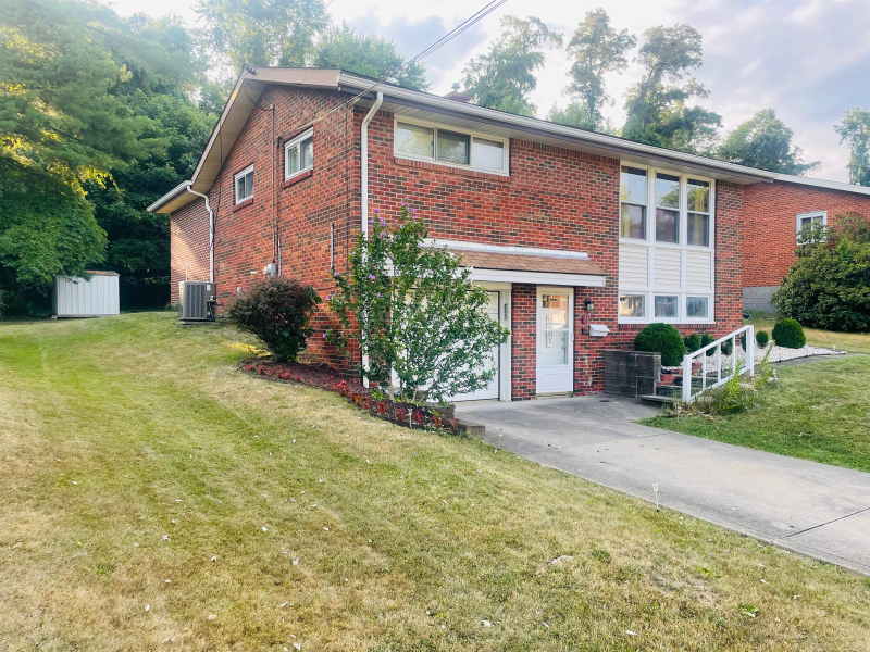 717 Greenleaf Dr - Photo 3 of 22