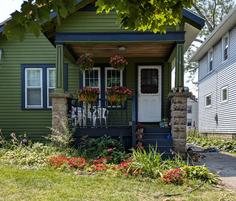 147 Parkwood Ave - Photo 3 of 18