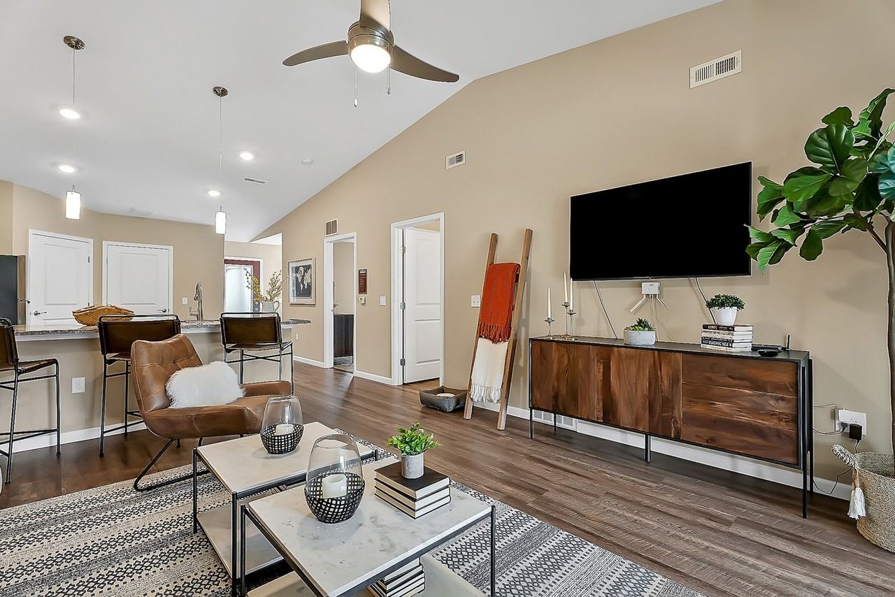 Redwood Westfield Myra Way - Photo 4 of 9