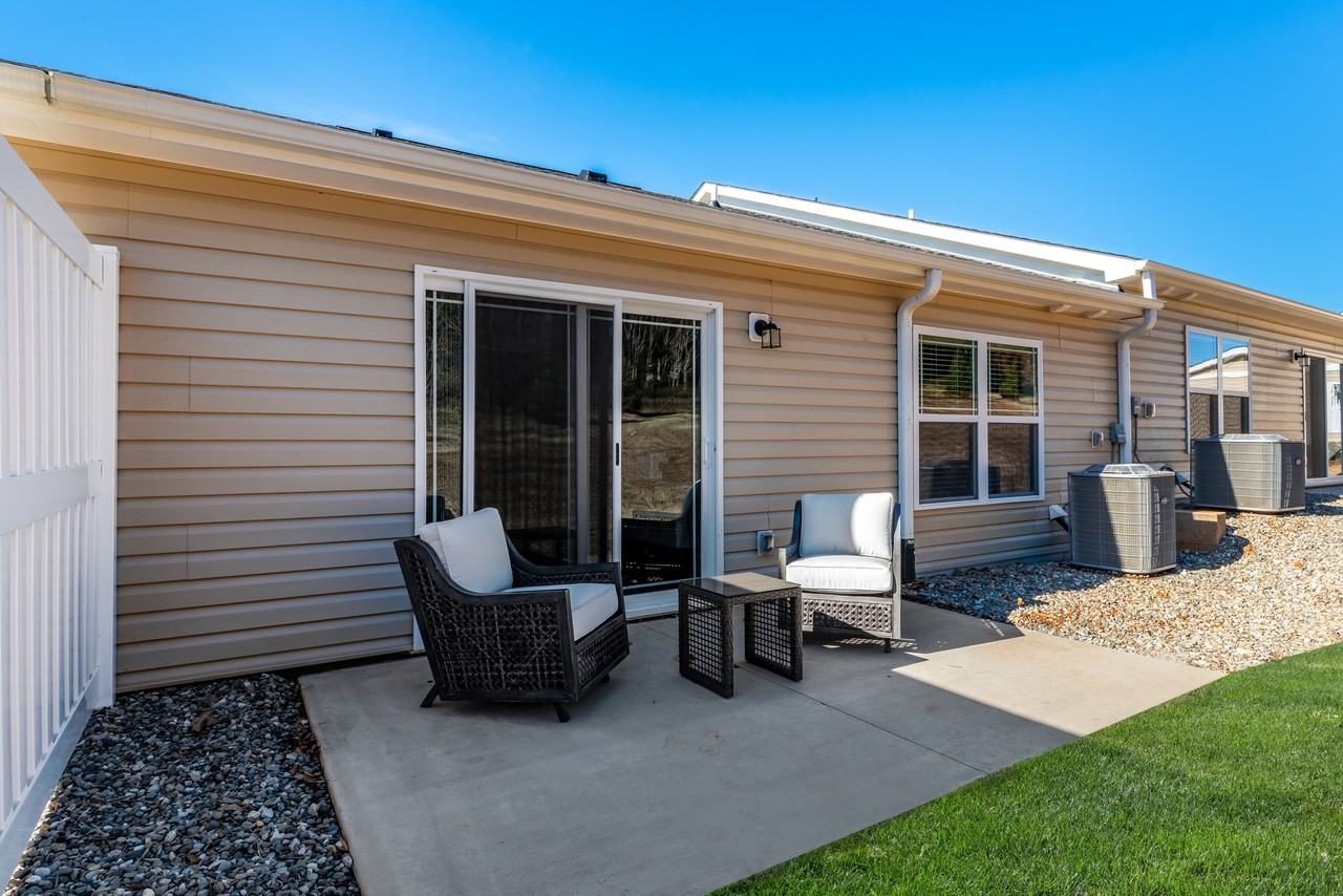 Redwood Concord - Photo 2 of 8