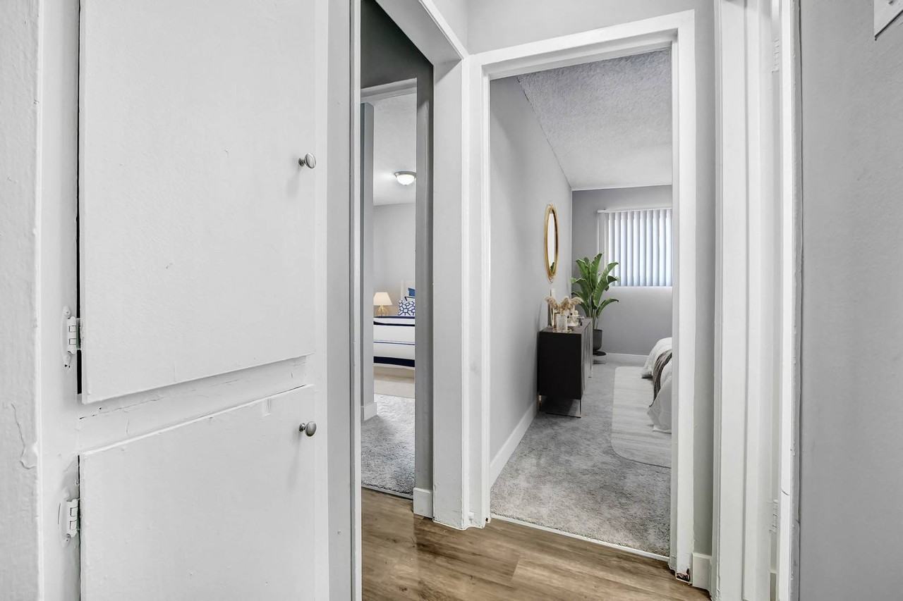 Park Vanowen Apartments - Photo 5 of 20