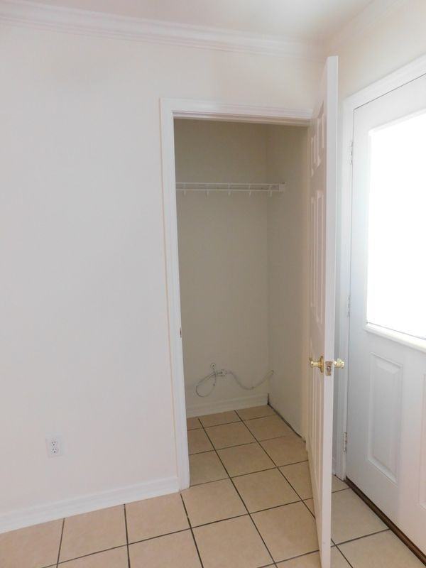 525 Saint John St - Photo 3 of 14