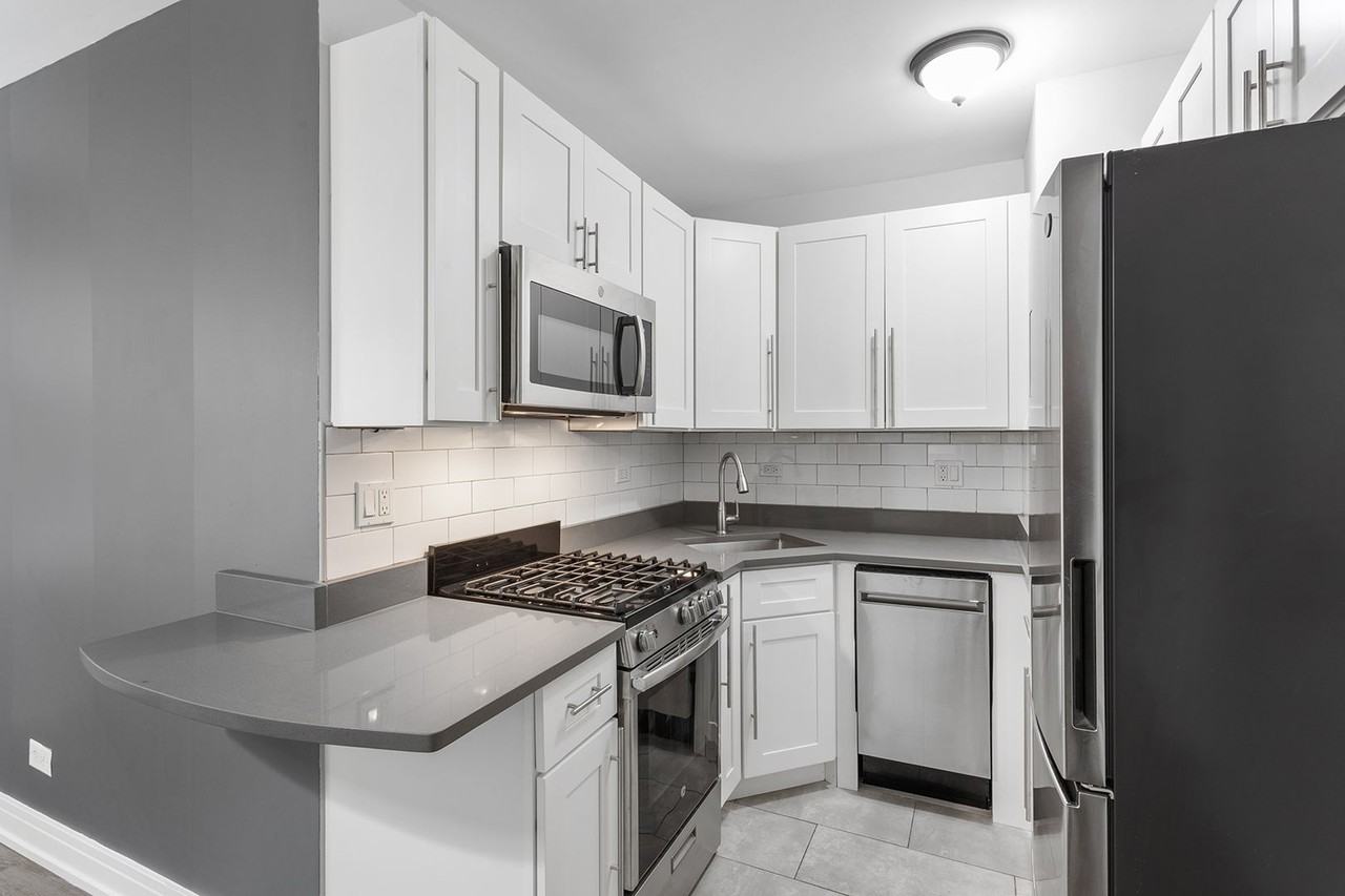 The 1521 Sherwin - Photo 4 of 31