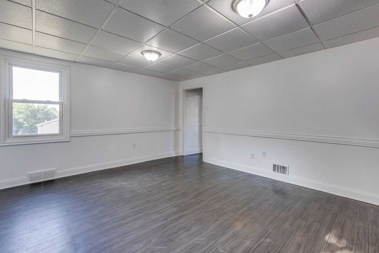 81 Westwood St - Photo 2 of 32