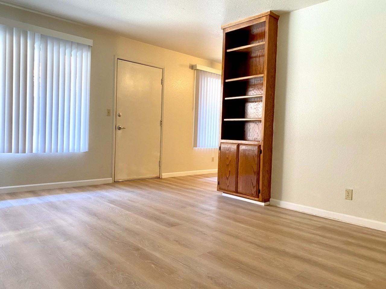 4311 Winona Ave - Photo 3 of 5