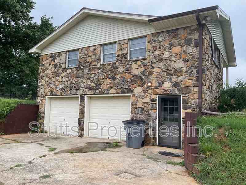 1233 Ridge Dr - Photo 2 of 15