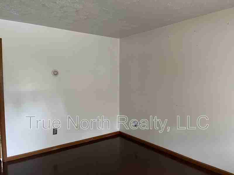 2582 Dresden St #B - Photo 2 of 4