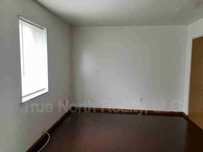 2582 Dresden St #B - Photo 3 of 4