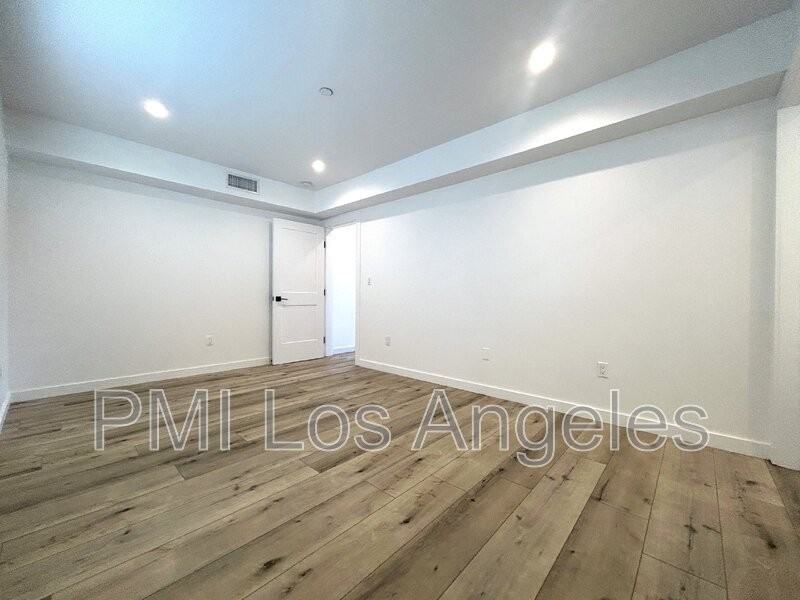 4177 1/2 S Normandie Ave - Photo 3 of 33