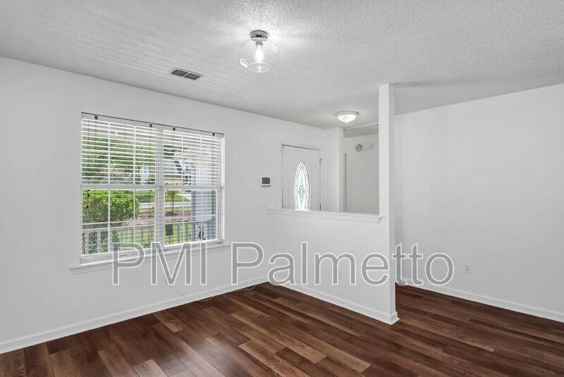 212 Brookstone Way - Photo 4 of 40