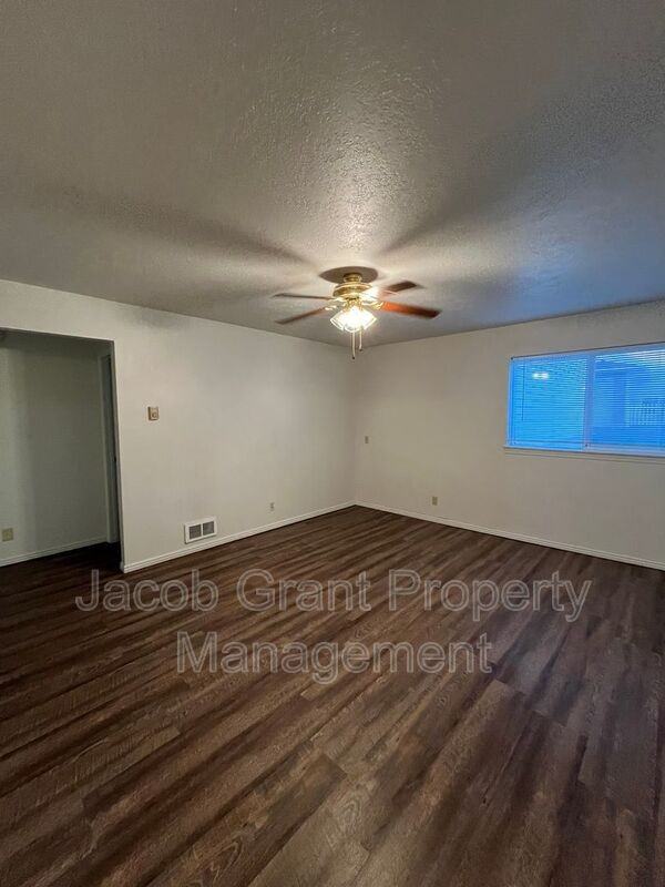 2112 Meppen Dr - Photo 3 of 10