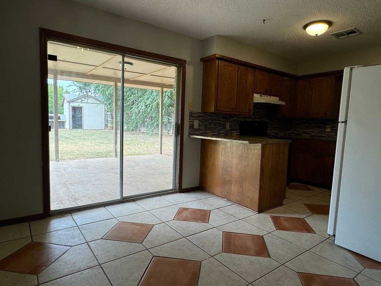 5706 Nw Chestnut Ln - Photo 3 of 13
