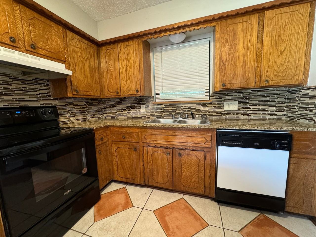 5706 Nw Chestnut Ln - Photo 5 of 13