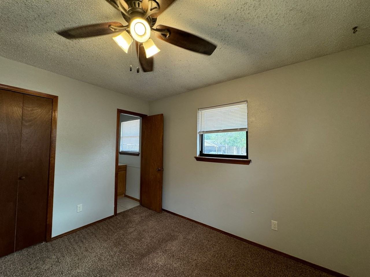 5706 Nw Chestnut Ln - Photo 6 of 13