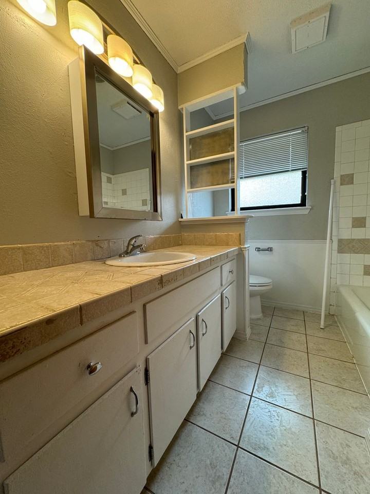 5706 Nw Chestnut Ln - Photo 7 of 13