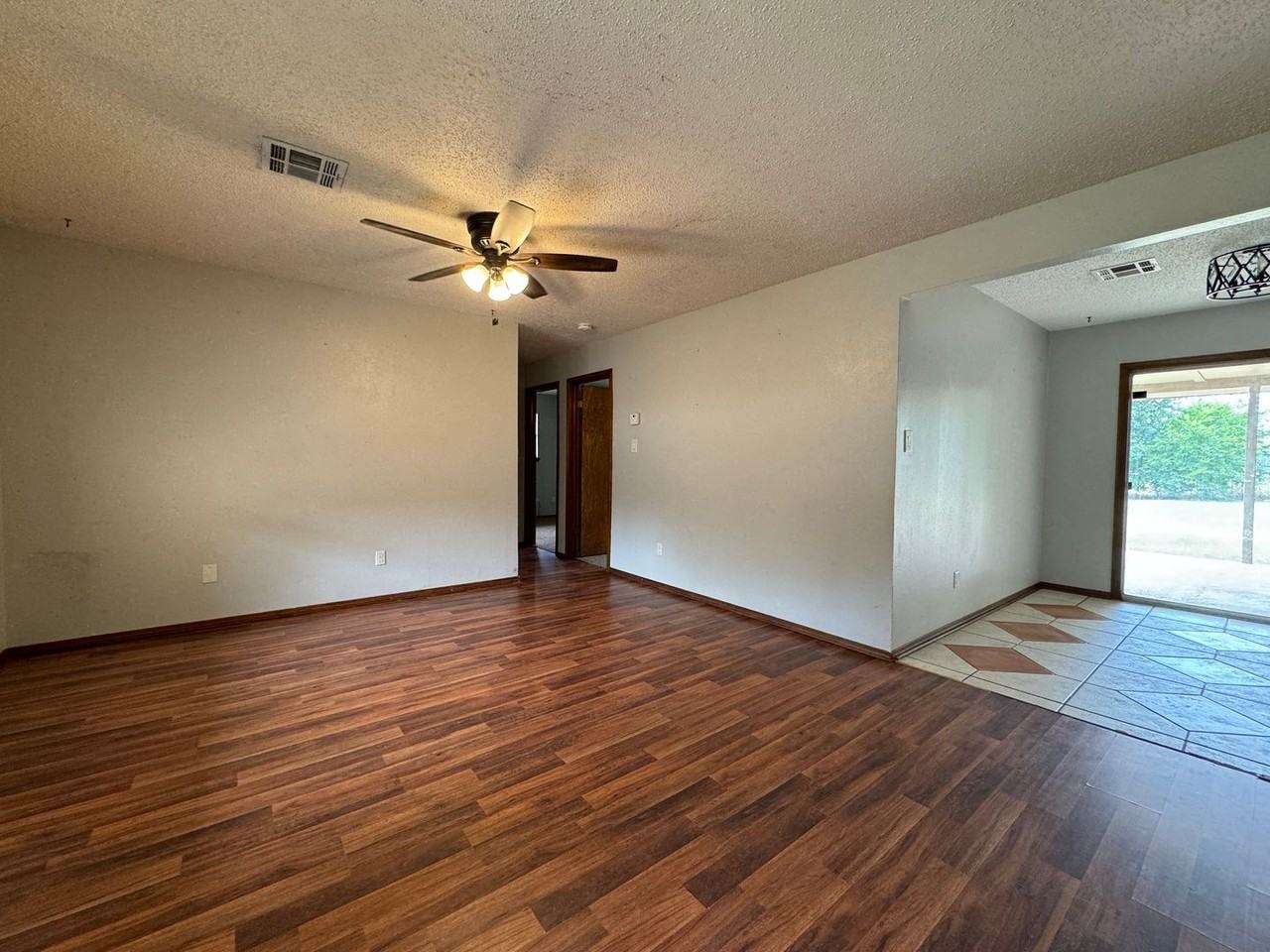5706 Nw Chestnut Ln - Photo 2 of 13
