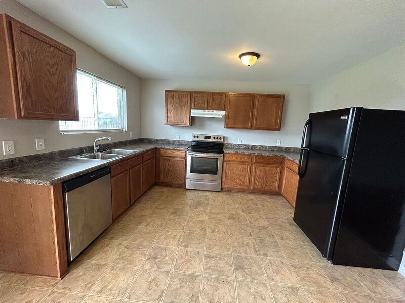 3347 Castlecreek Dr - Photo 2 of 19