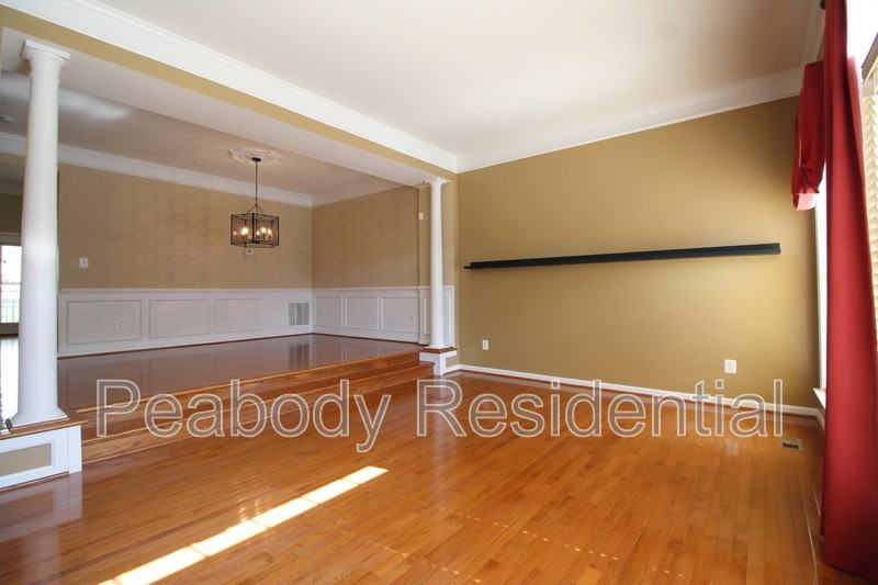 22063 Avonworth Sq - Photo 3 of 30